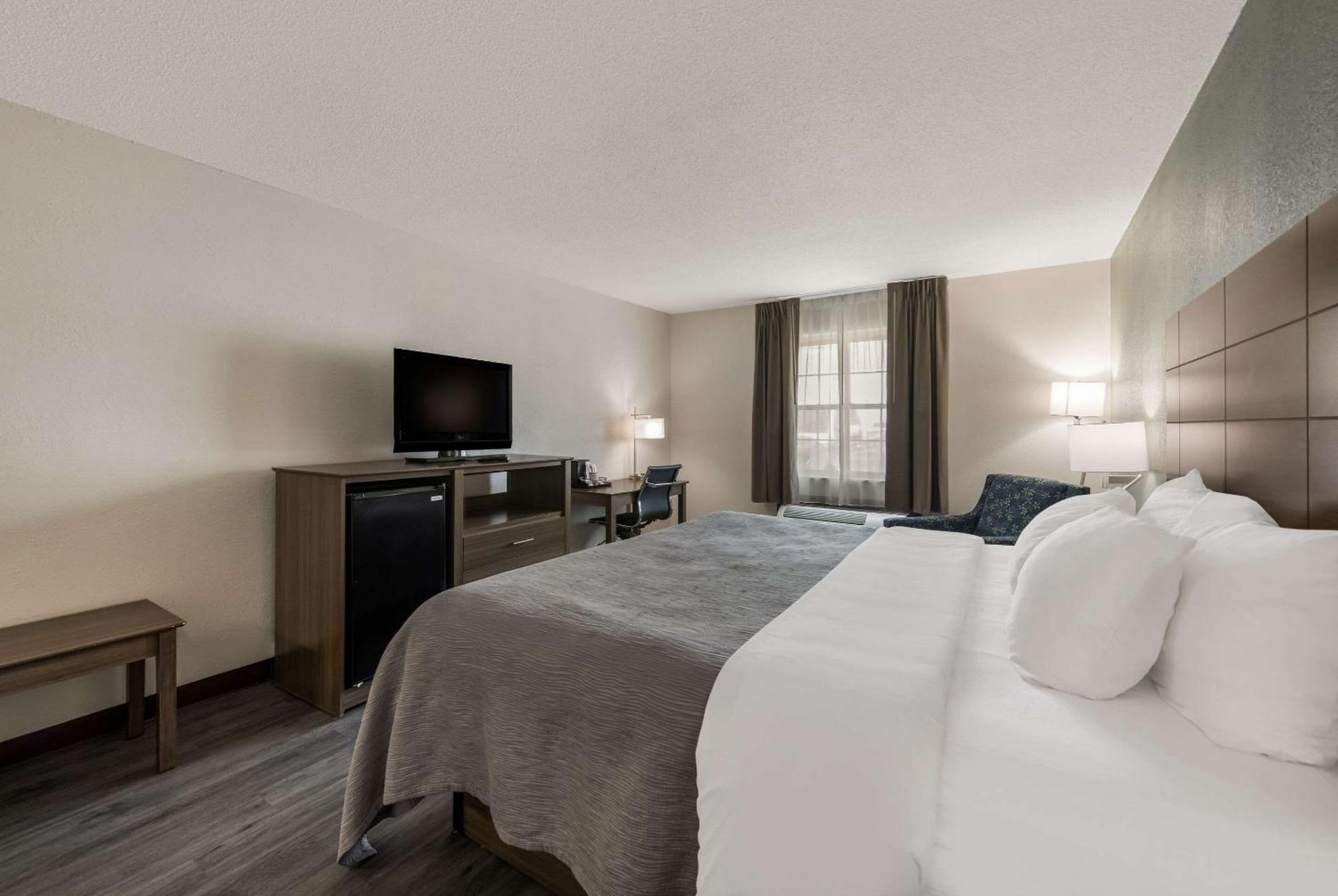 Quality Inn Airport Woodson Terrace Exteriér fotografie