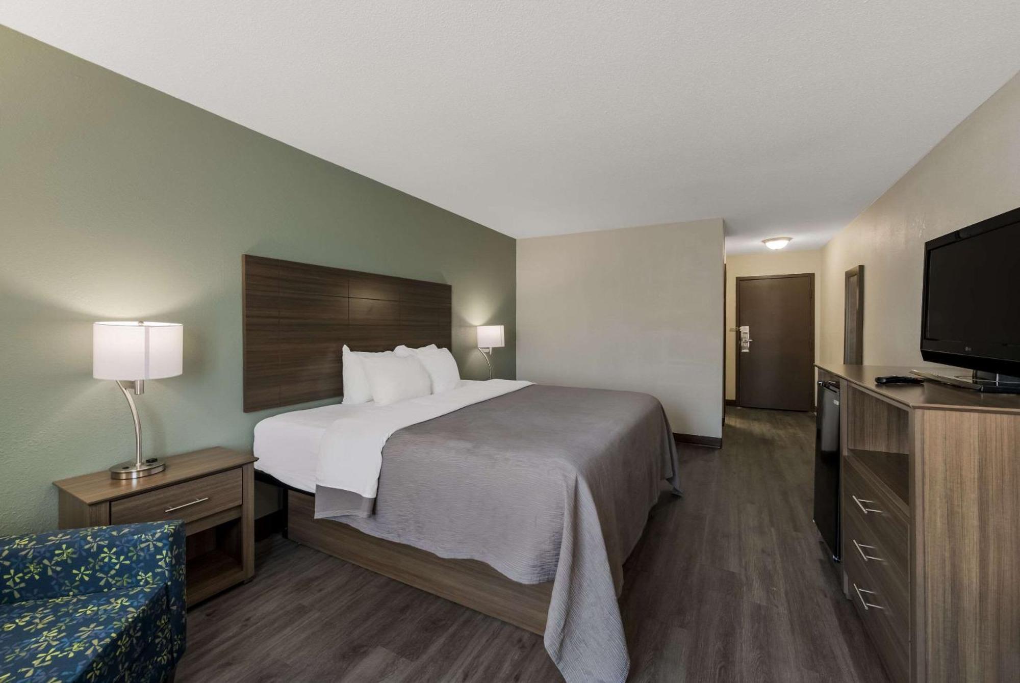 Quality Inn Airport Woodson Terrace Exteriér fotografie