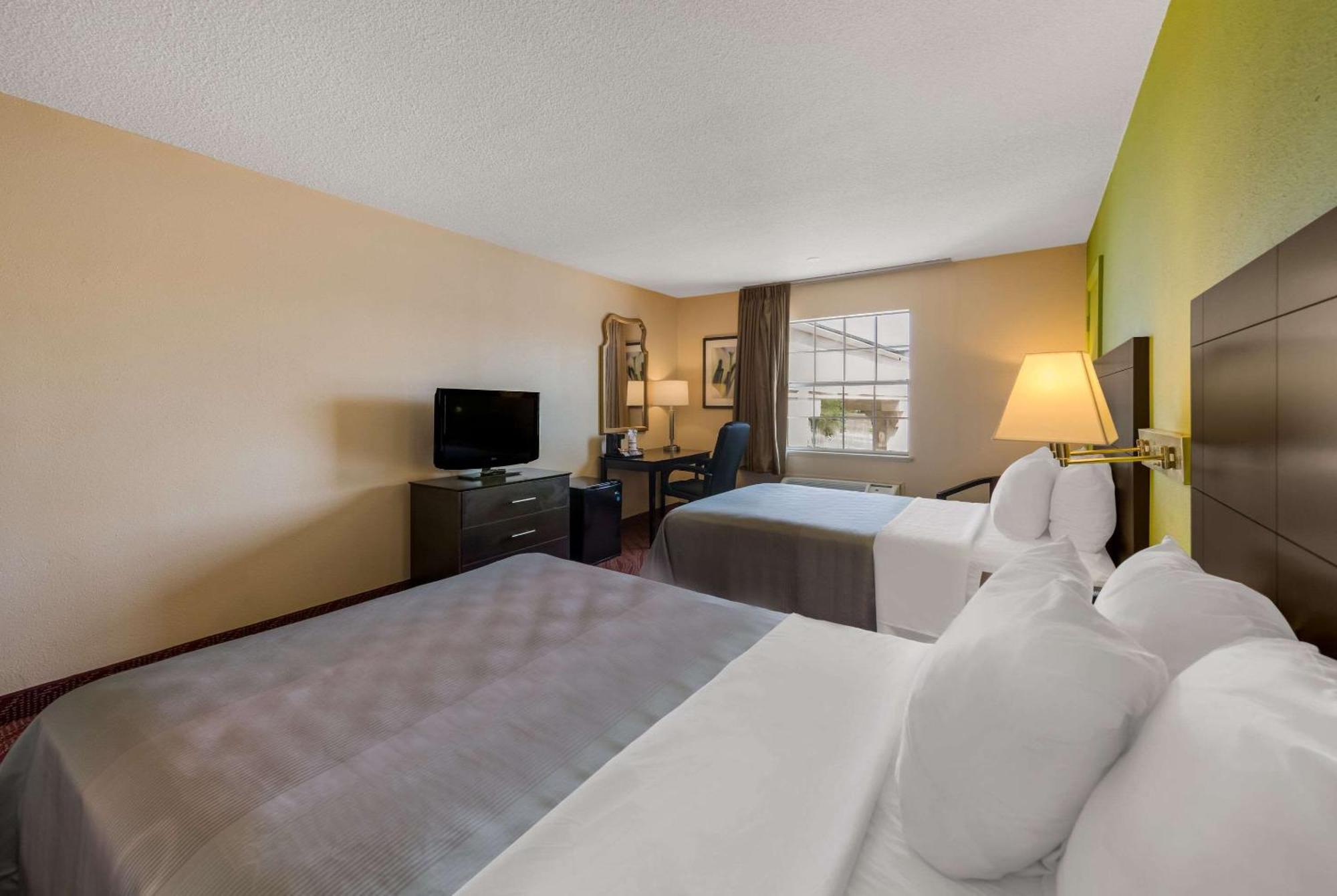 Quality Inn Airport Woodson Terrace Exteriér fotografie