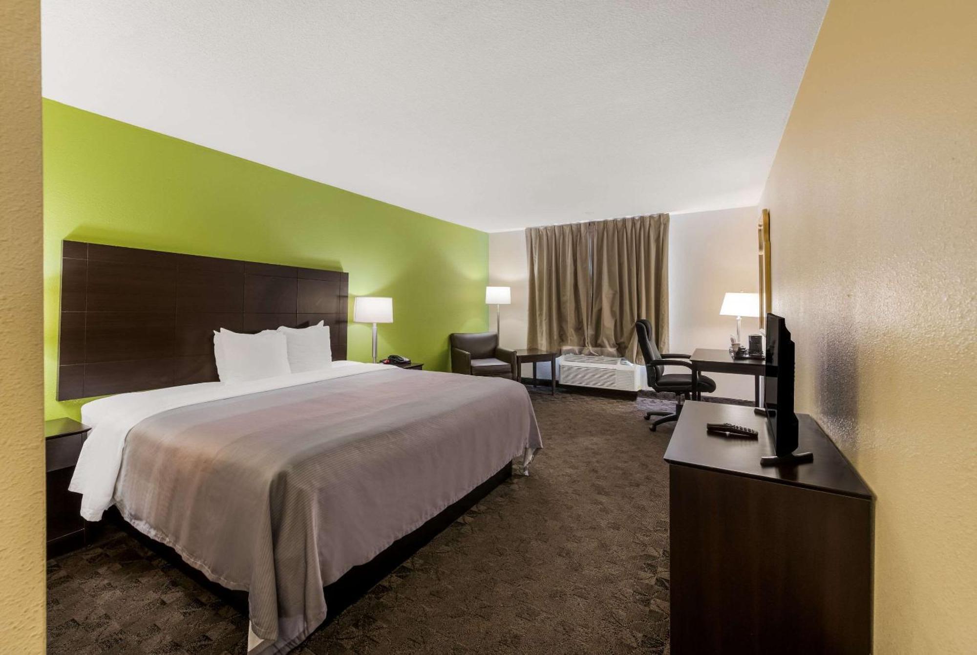 Quality Inn Airport Woodson Terrace Exteriér fotografie