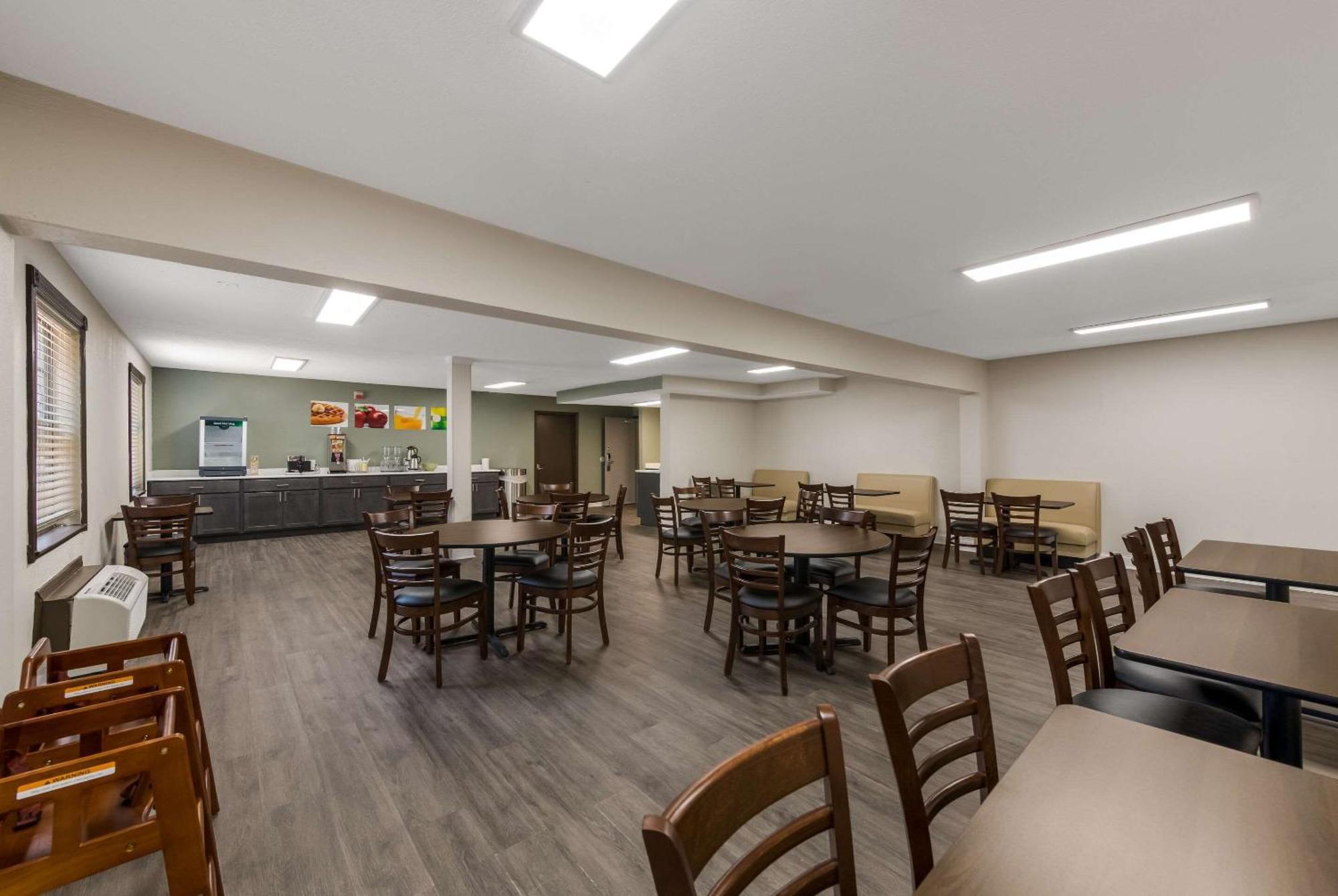 Quality Inn Airport Woodson Terrace Exteriér fotografie