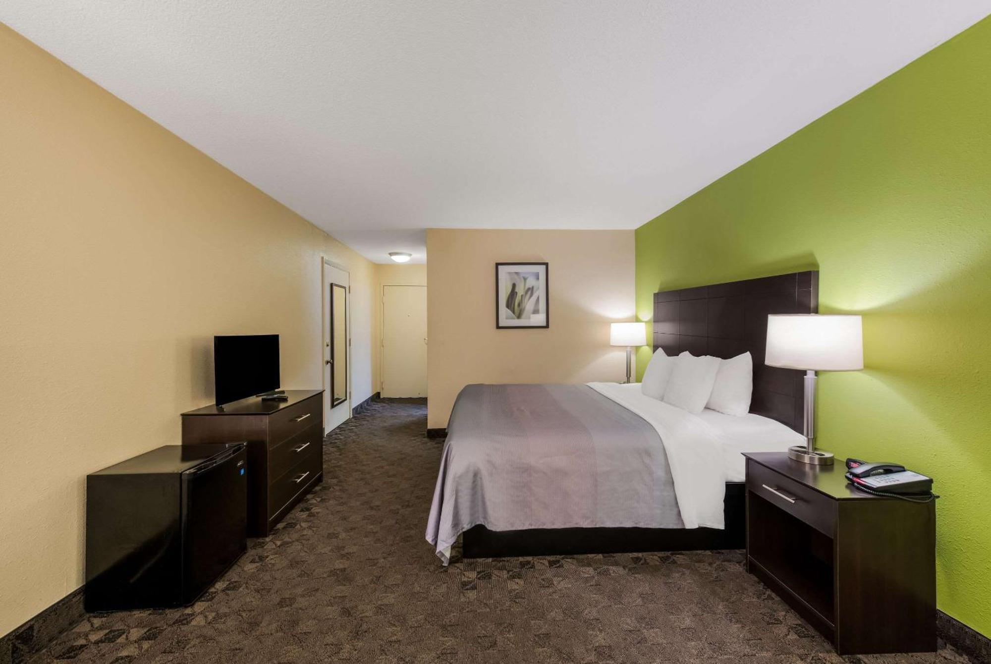 Quality Inn Airport Woodson Terrace Exteriér fotografie