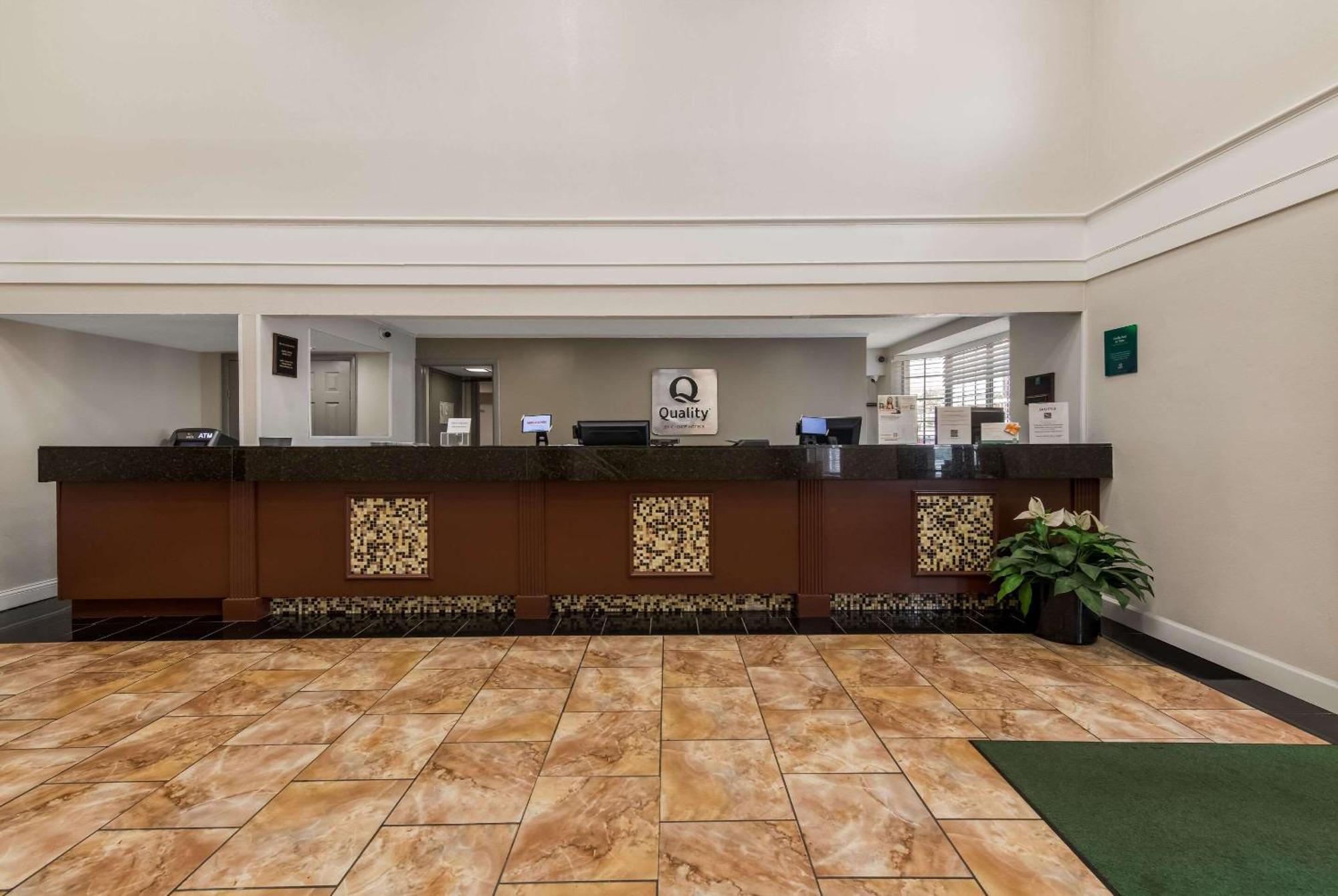 Quality Inn Airport Woodson Terrace Exteriér fotografie