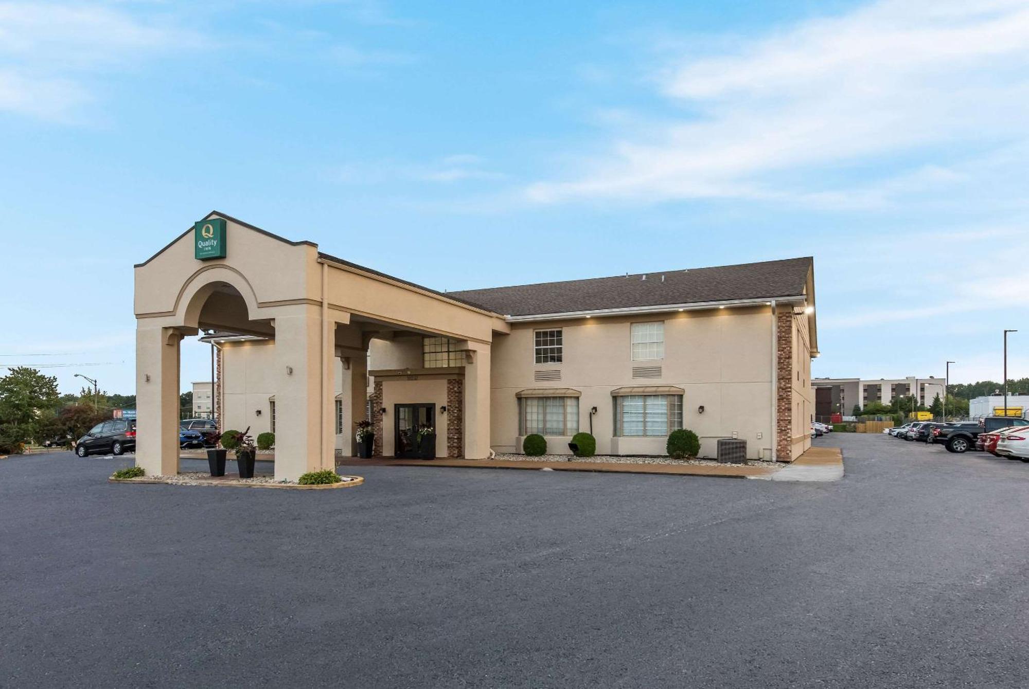 Quality Inn Airport Woodson Terrace Exteriér fotografie