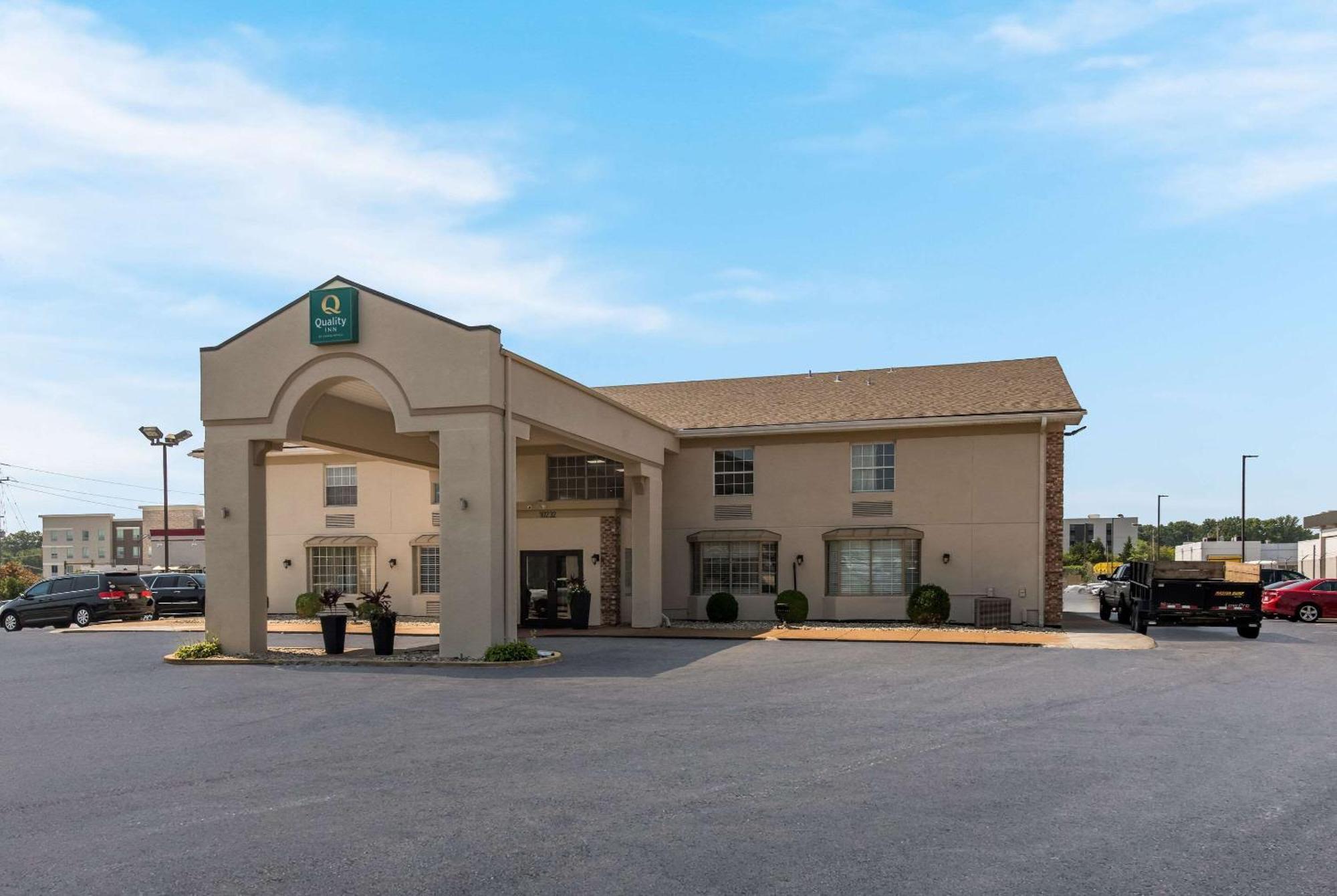 Quality Inn Airport Woodson Terrace Exteriér fotografie