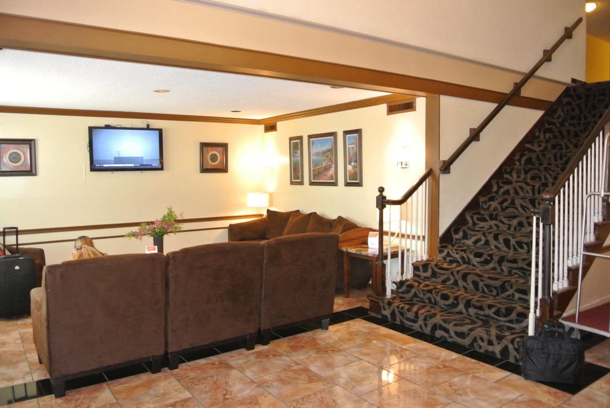 Quality Inn Airport Woodson Terrace Exteriér fotografie