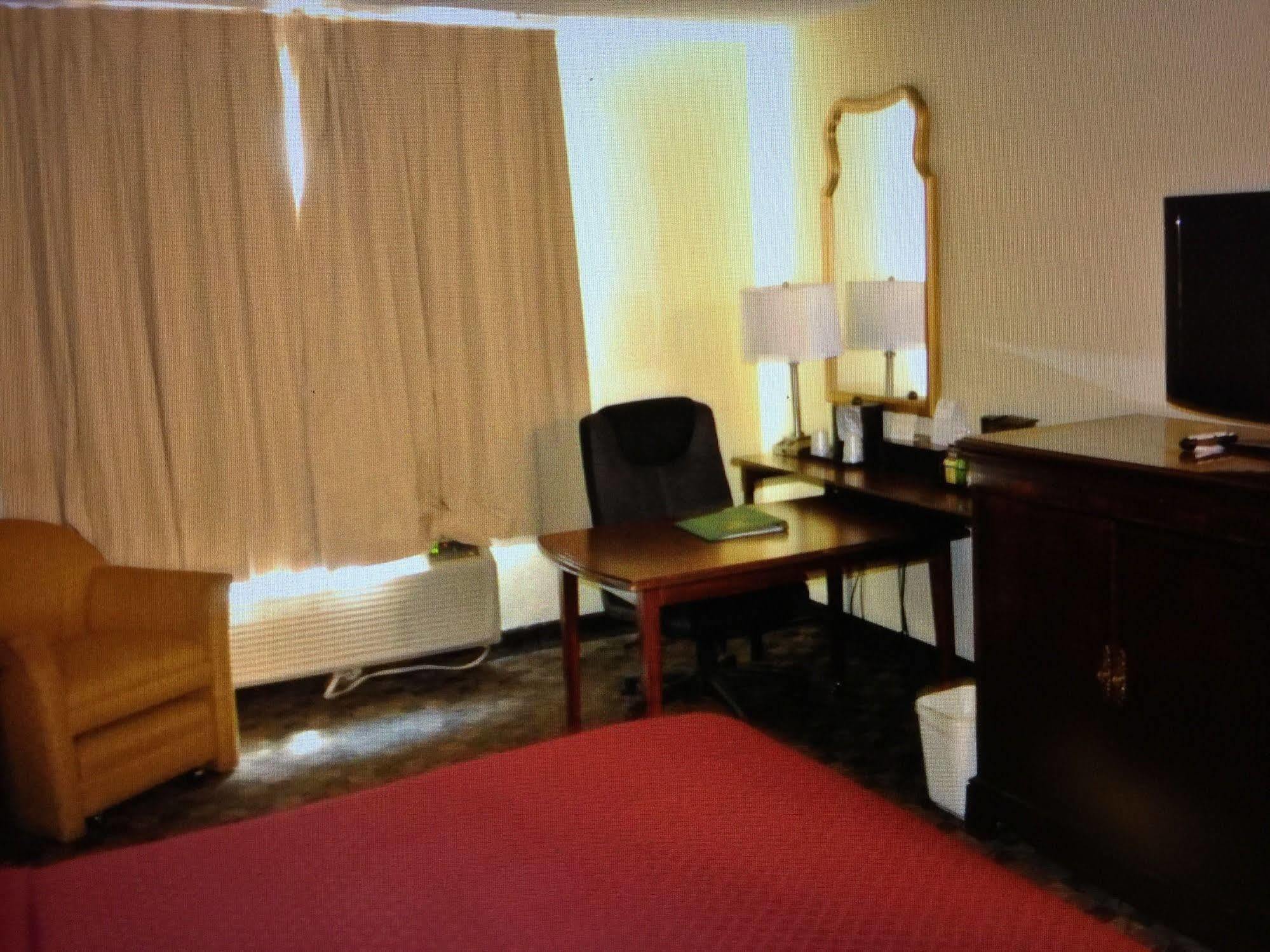 Quality Inn Airport Woodson Terrace Exteriér fotografie