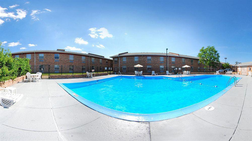 Quality Inn Airport Woodson Terrace Exteriér fotografie